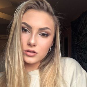 Meet your Posher, Mikayla